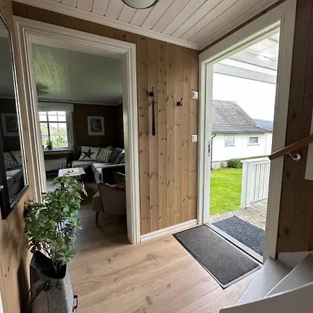 Koselig Vestlandshus Ved Fjorden