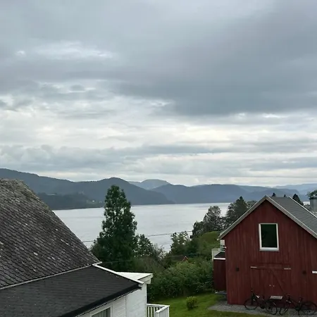 펜션 Koselig Vestlandshus Ved Fjorden