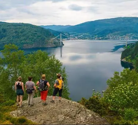 Koselig Vestlandshus Ved Fjorden