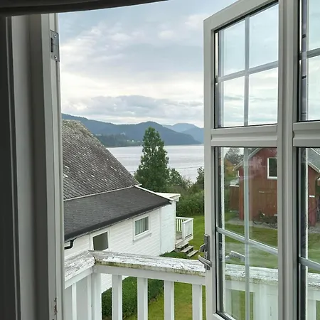 Дом отдыха Koselig Vestlandshus Ved Fjorden *